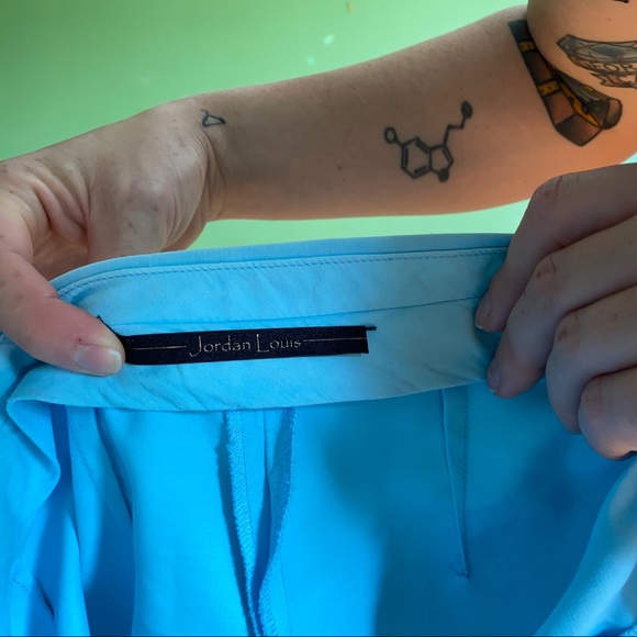 High-waisted powder blue shorts - Picture 4 of 4